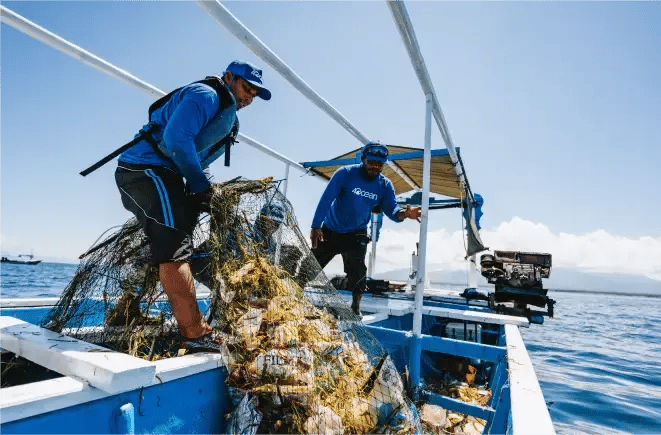 4ocean team cleaning the ocean